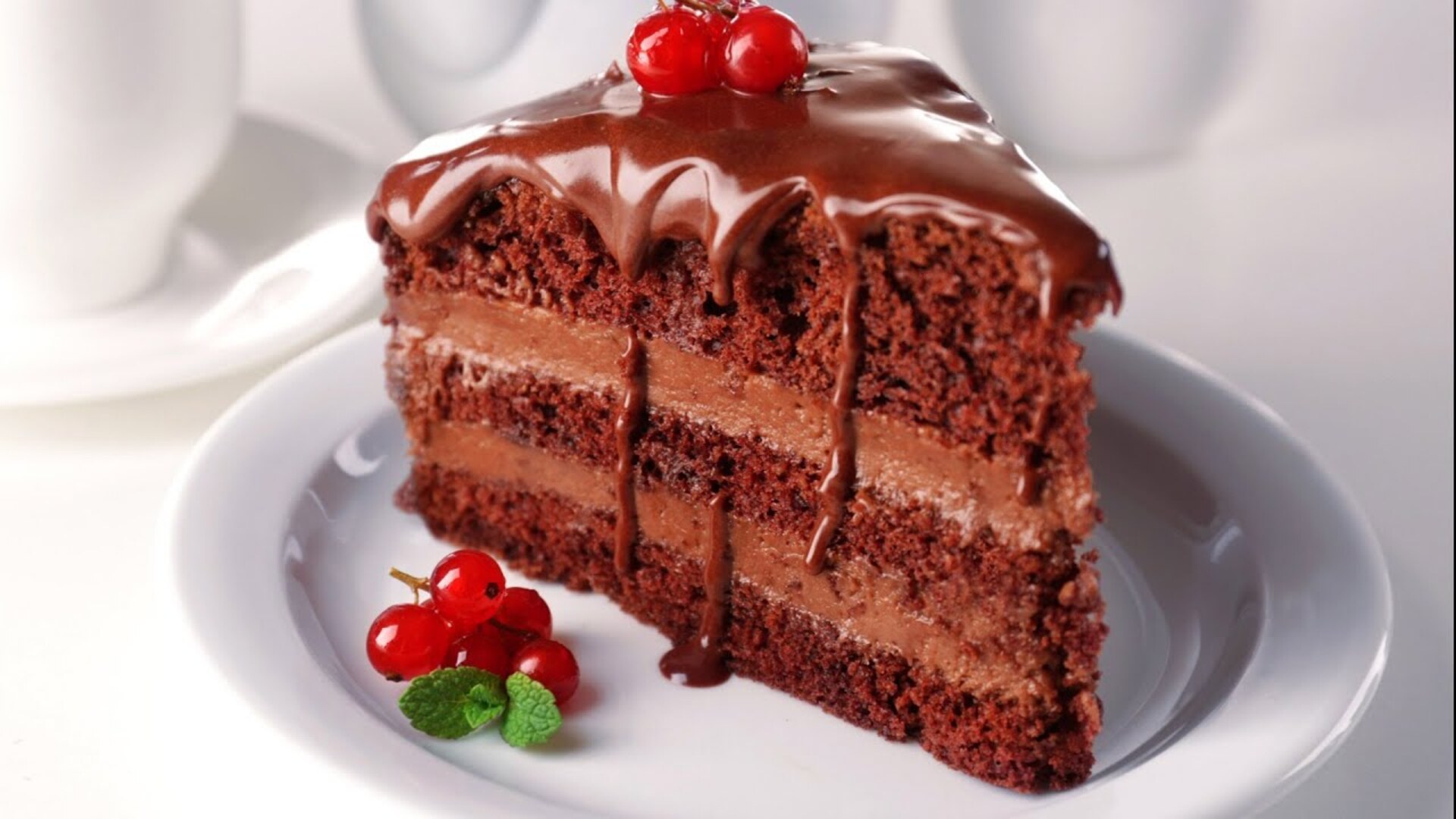 Video thumbnail for Mistakes Everyone Makes When Baking A Cake