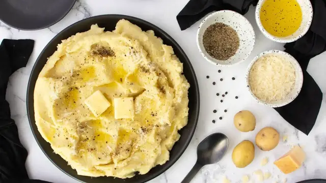 'Video thumbnail for Cacio E Pepe Mashed Potatoes (Upscale Thanksgiving Side) Recipe'