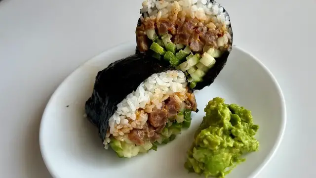 Video thumbnail for Spicy Tuna Sushi Burrito Recipe