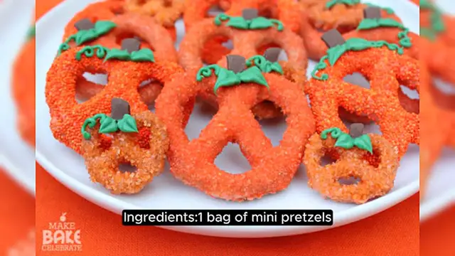 Video thumbnail for Mini Pumpkin Pretzel Treats