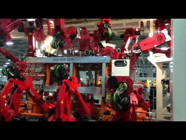 Video thumbnail for Chrysler 200 body building at Sterling Heights, 2014