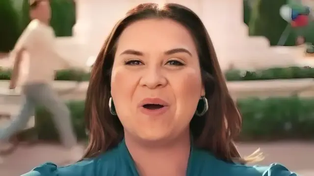 Video thumbnail for Who's The Jardiance Commercial Singer & Why She's Controversial