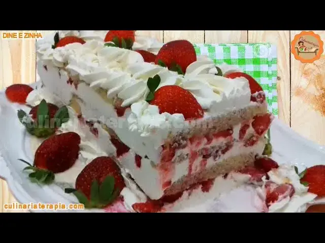 Video thumbnail for Aprenda Como Fazer Bolo Gelado Pavê Torta de Morangos com Creme