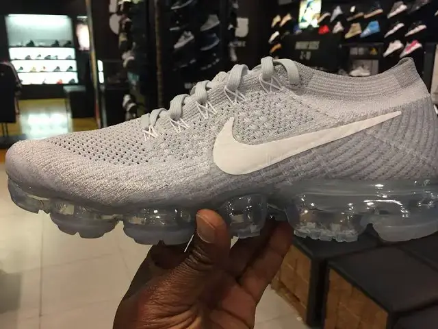 Video thumbnail for Flash Look At The platinum Nike air Vapormax At Footlocker
