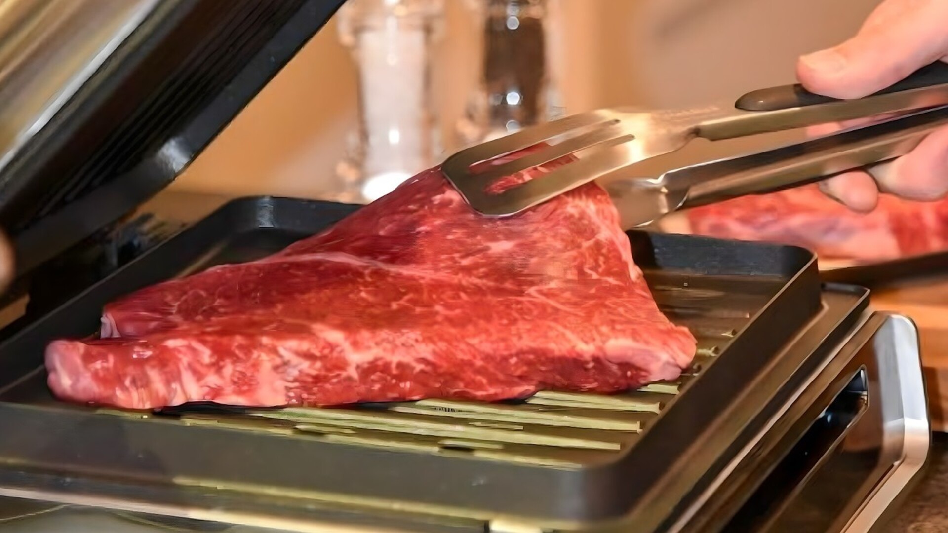 Video thumbnail for Big Mistakes Everyone Makes With George Foreman Grills
