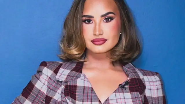 Video thumbnail for Demi Lovato's Love Songs Journey