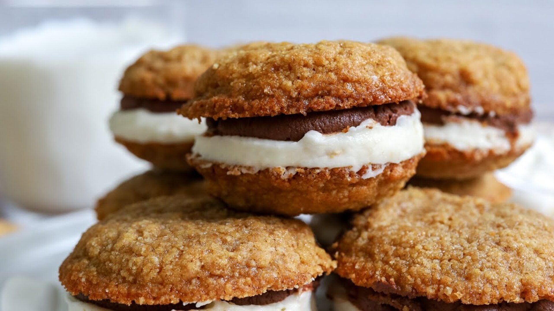 Video thumbnail for Gooey S'mores Sandwich Cookies Recipe