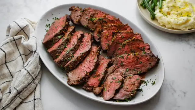 'Video thumbnail for Garlic And Black Pepper Tri Tip Roast Recipe'
