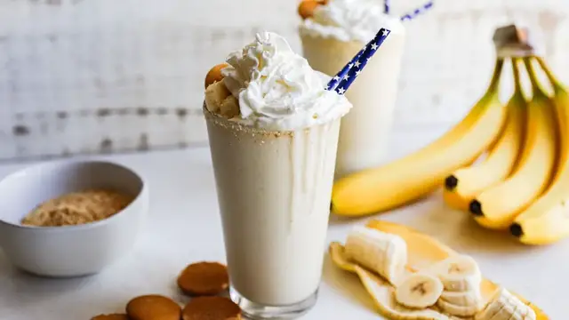 Video thumbnail for Creamy Banana Pudding Milkshake Recipe