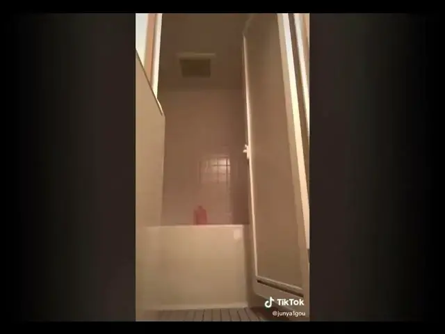 Video thumbnail for Emma falls into the bathtub when nobody is watching