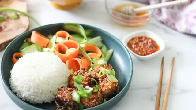 'Video thumbnail for Sweet And Spicy Air Fryer Salmon Bites Recipe'