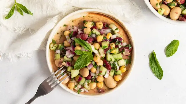 Video thumbnail for Spiced Chickpea Greek Salad Recipe