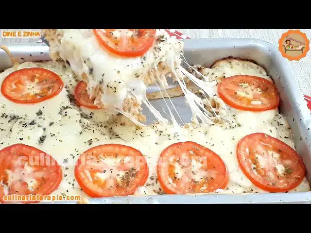 Video thumbnail for Lanchão Pizza Recheada de Liquidificador Rápida e Fácil, recheado com frango e muito queijo