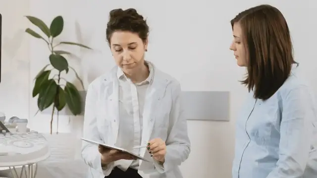 Video thumbnail for Kinderkliniken in Deutschland: Charité, Hauner, Heidelberg