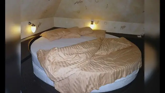 Video thumbnail for Sleep in Ultimate Comfort Discover the Top 5 Duvets for a Luxurious Night's Rest