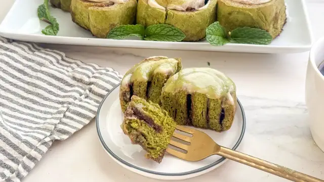 'Video thumbnail for Matcha Cinnamon Rolls With Cream Cheese Frosting'