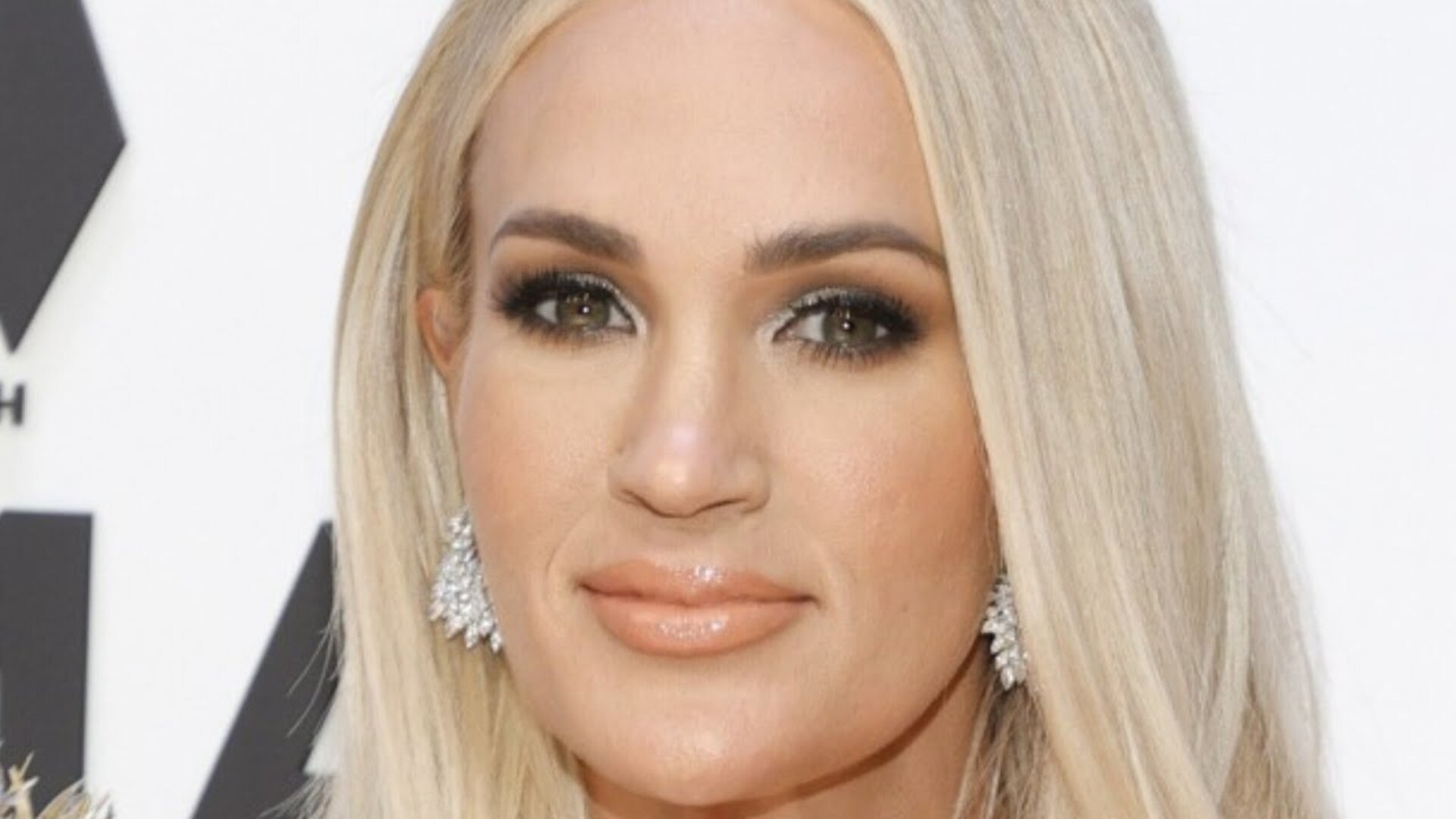 Video thumbnail for Carrie Underwood's Incredible Transformation