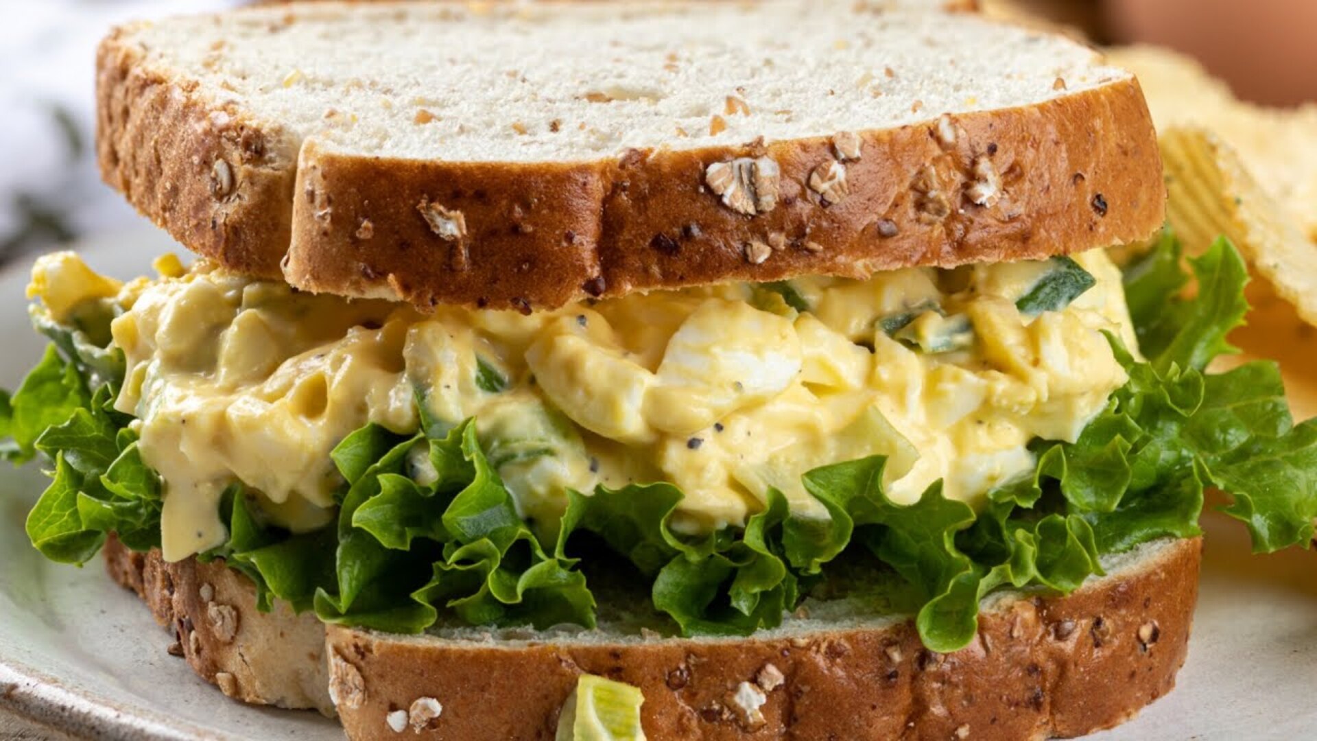 Video thumbnail for 5 Sandwiches To Order & 5 To Avoid At Restaurants
