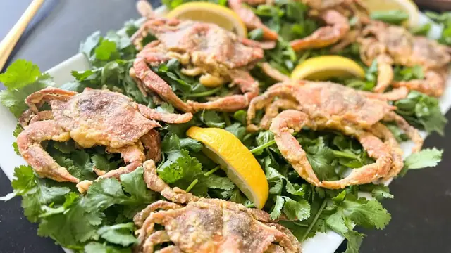 'Video thumbnail for Crispy Fried Soft Shell Crab Recipe'