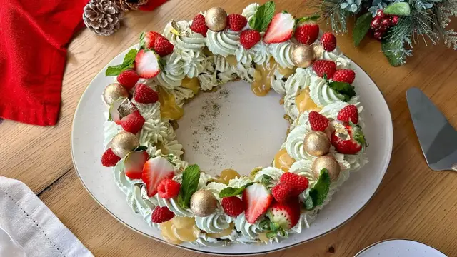 Video thumbnail for Matcha Berry Pavlova Wreath Recipe