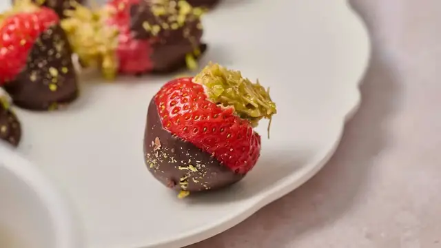 'Video thumbnail for Elevate Chocolate Covered Strawberries With This Viral Dubai Twist'