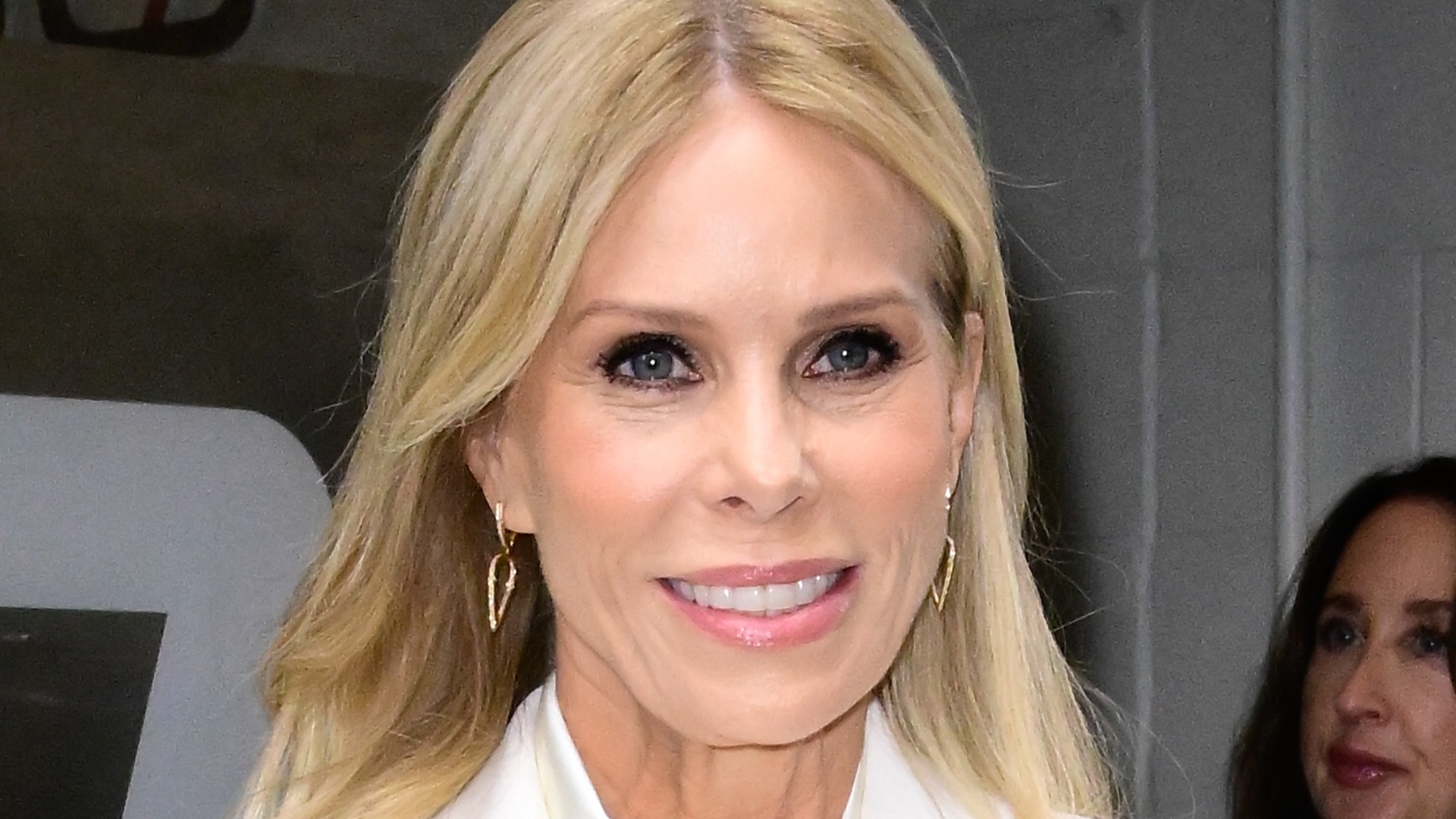 Video thumbnail for What Cheryl Hines Really Looks Like Without Makeup