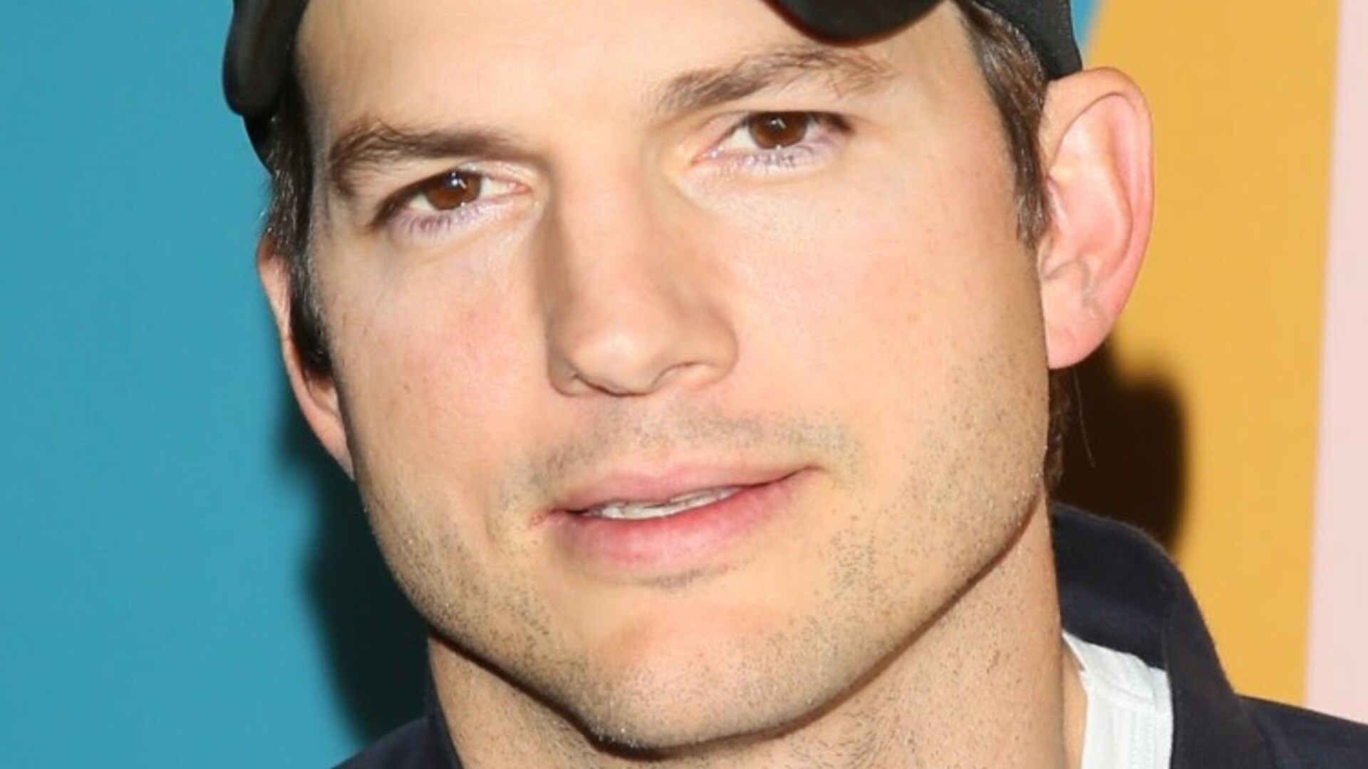 Video thumbnail for Celebs Who Can't Stand Ashton Kutcher