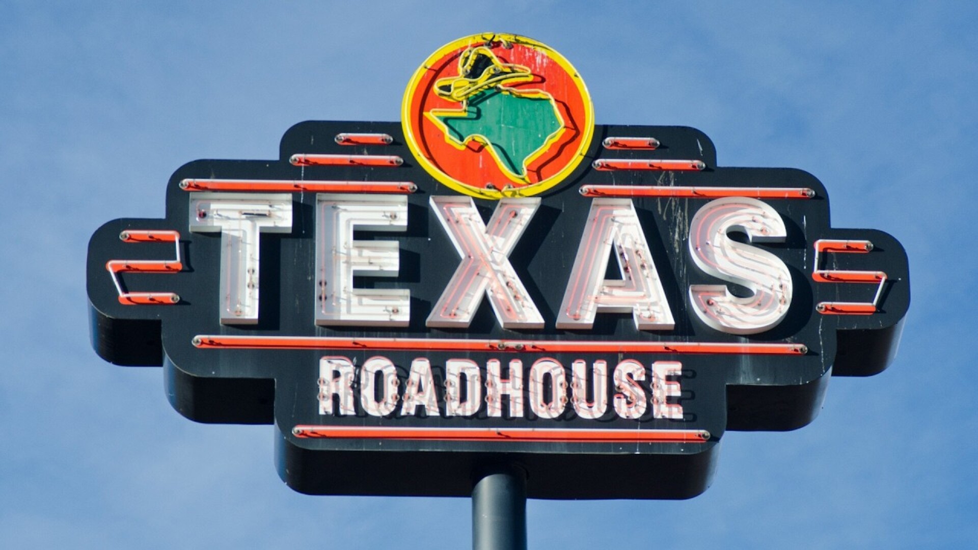 Video thumbnail for Texas Roadhouse: The Most Expensive Meal Vs The Cheapest