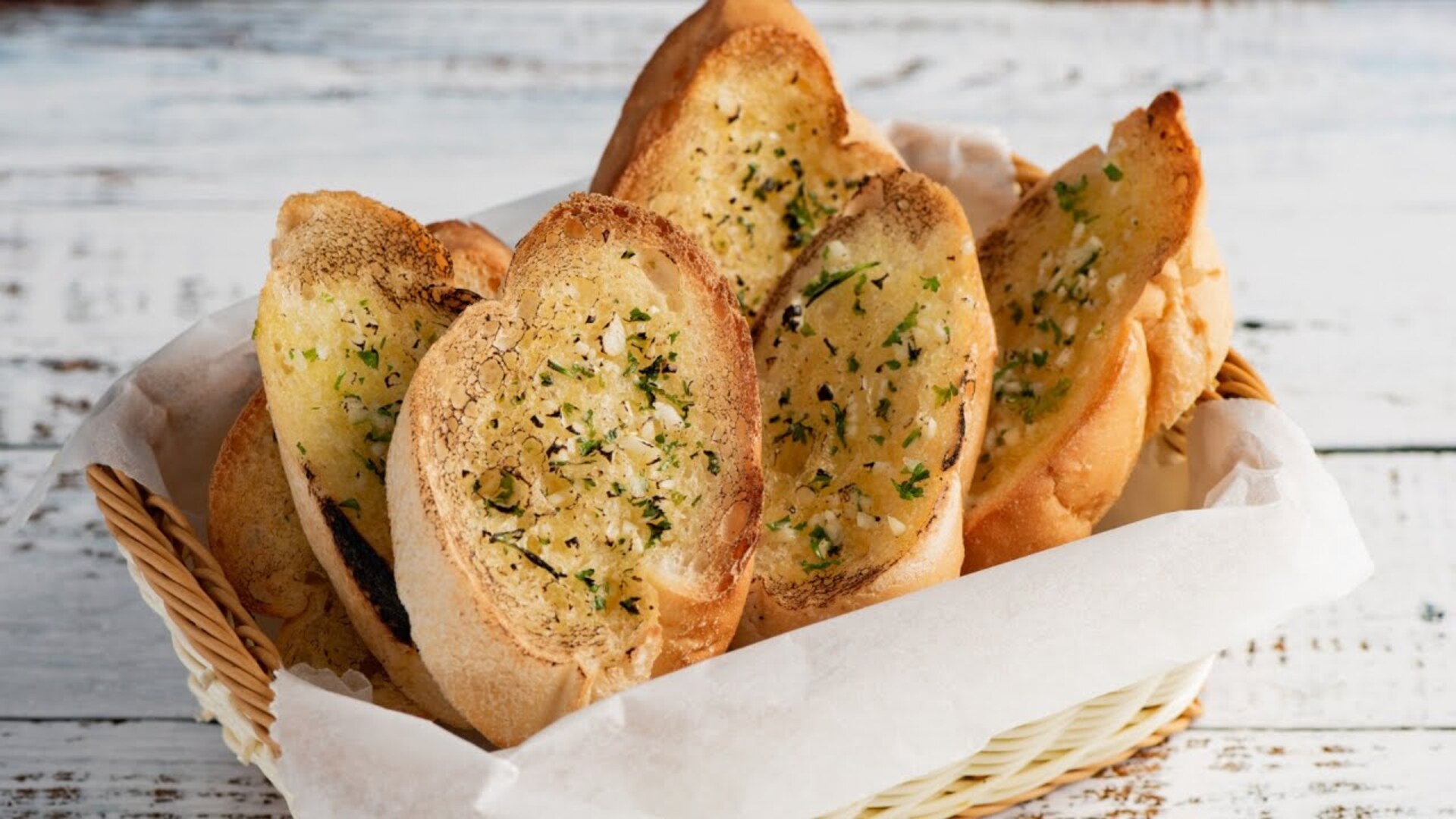 Video thumbnail for Mistakes Everyone Makes At Italian Restaurants