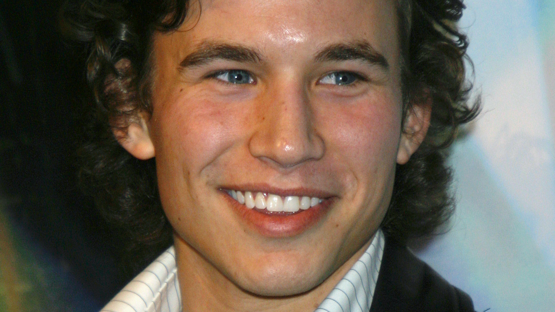 Video thumbnail for Inside Jonathan Taylor Thomas' Quiet Life Today
