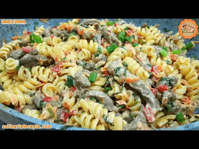 Video thumbnail for Macarrão à Jardineira com Carne e Creme de Leite,