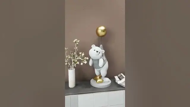 Video thumbnail for Creative Decor Delights: Balloon Polar Bear Figurines #shorts