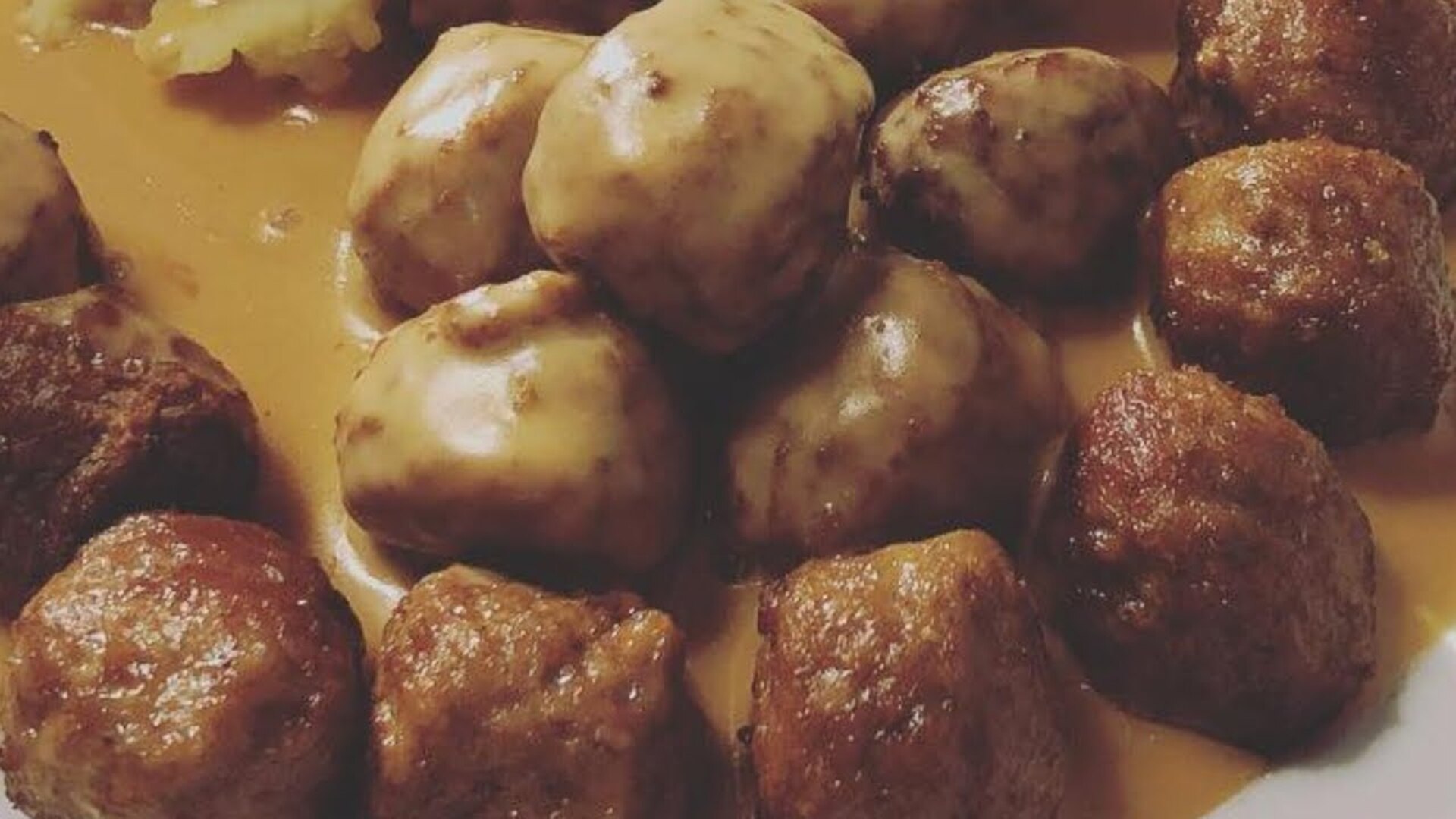 Video thumbnail for This Is Why IKEA's Meatballs Are So Delicious