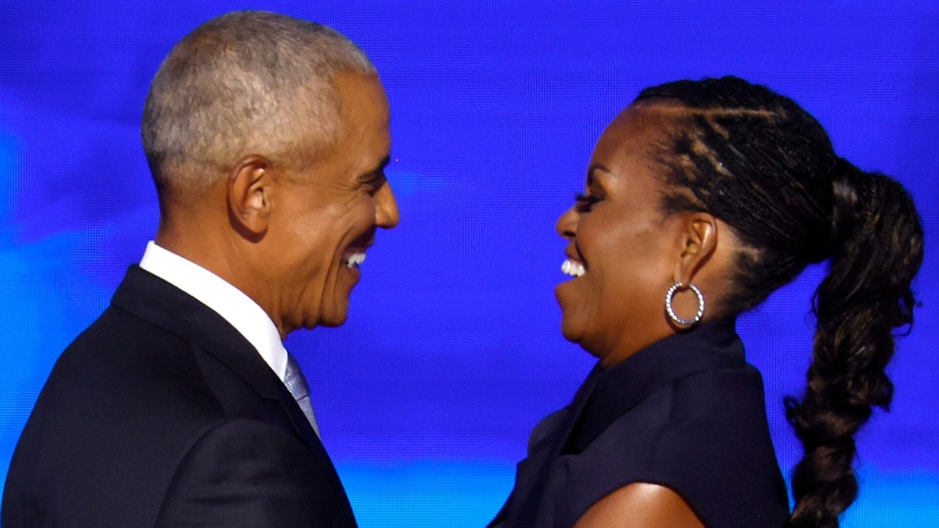 Video thumbnail for Body Language Expert: Michelle Obama Can't Hide The Big Stress Point In Her Marriage To Barack