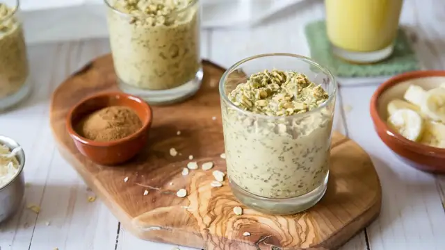 Video thumbnail for Thai Iced Tea Overnight Oats Recipe