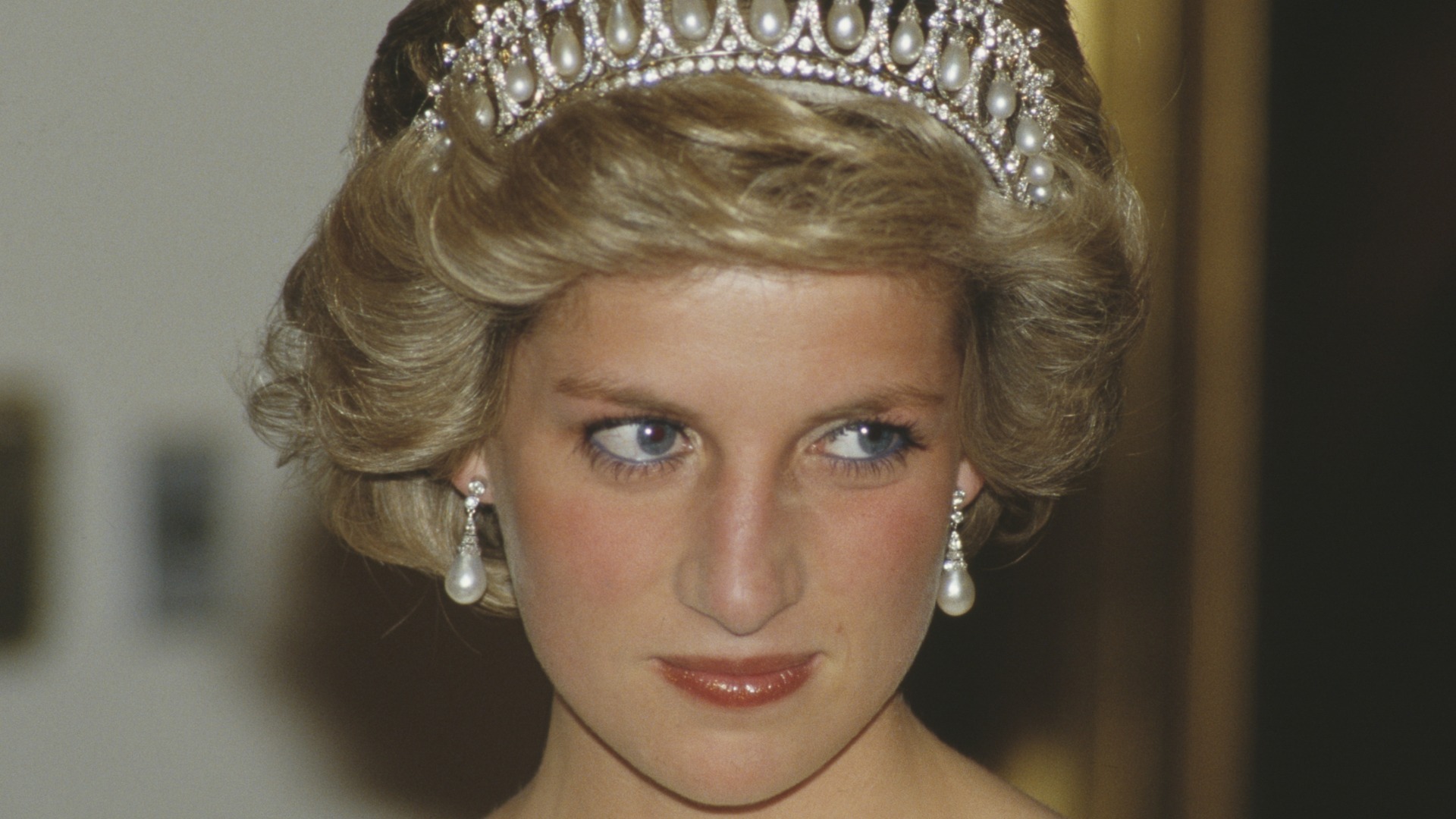 Video thumbnail for The Key Difference Between Diana's Funeral And The Queen's