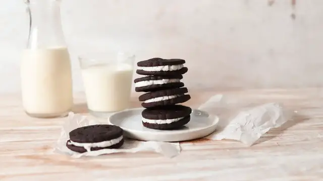 Video thumbnail for Copycat Classic Oreo Cookies Recipe