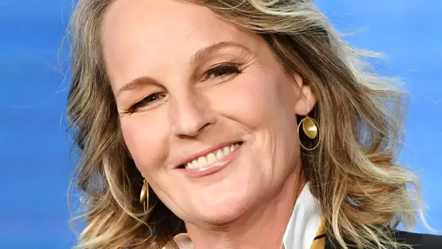 Video thumbnail for Here's Why You Don't See Helen Hunt Much Now