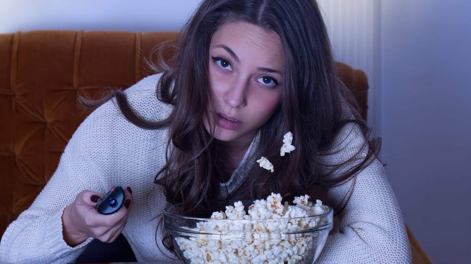 Video thumbnail for Things You Should Never Do Right Before Bed