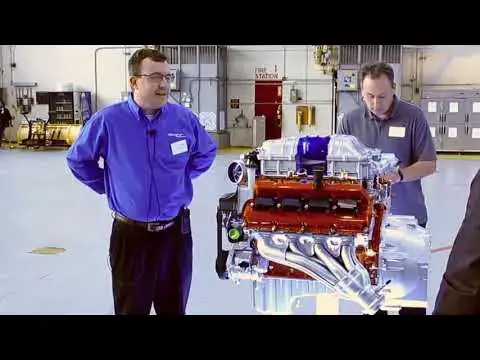 Video thumbnail for Dodge Charger Hellcat: track and engine