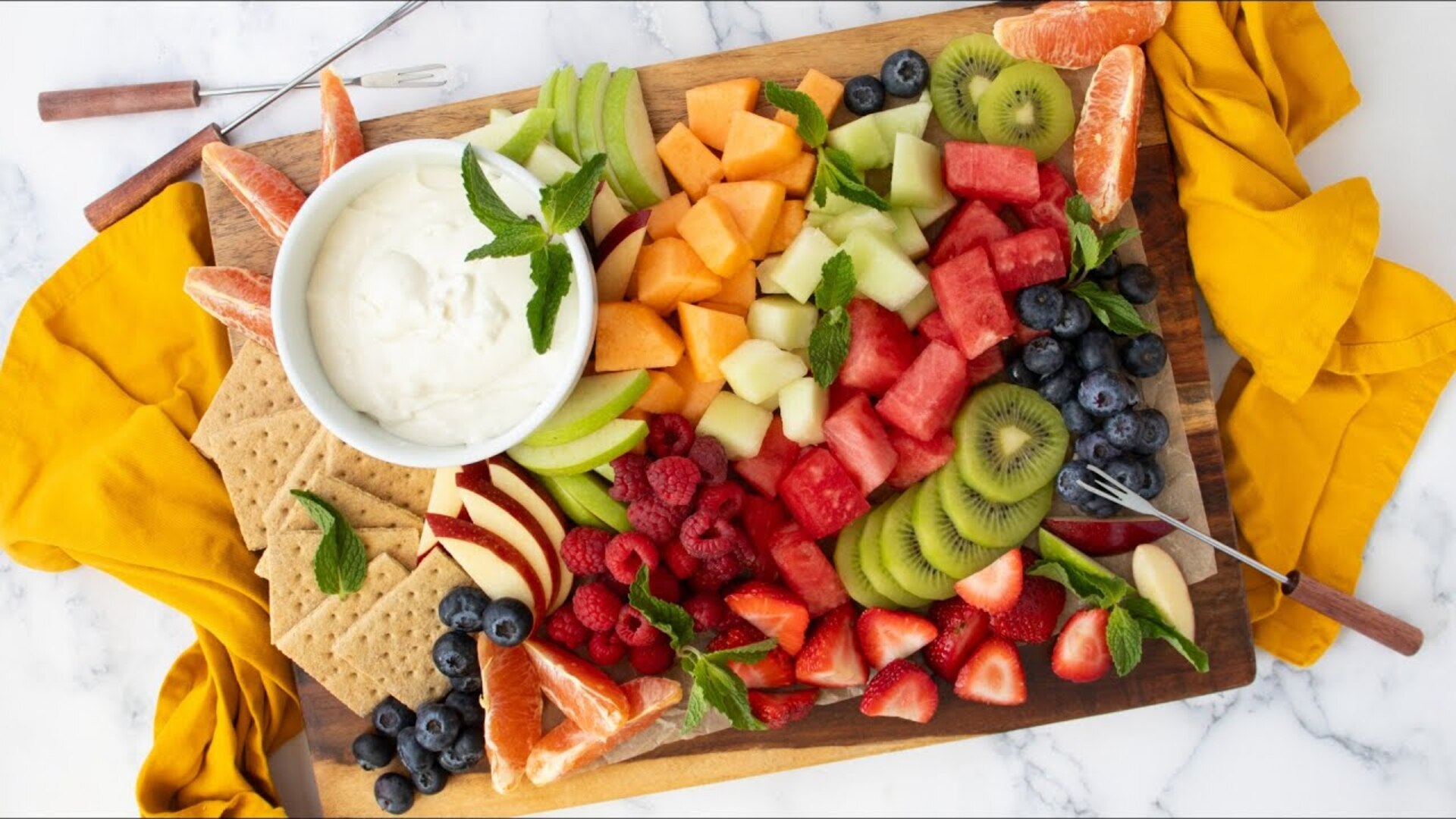 Video thumbnail for Creamy Marshmallow Fruit Dip Recipe