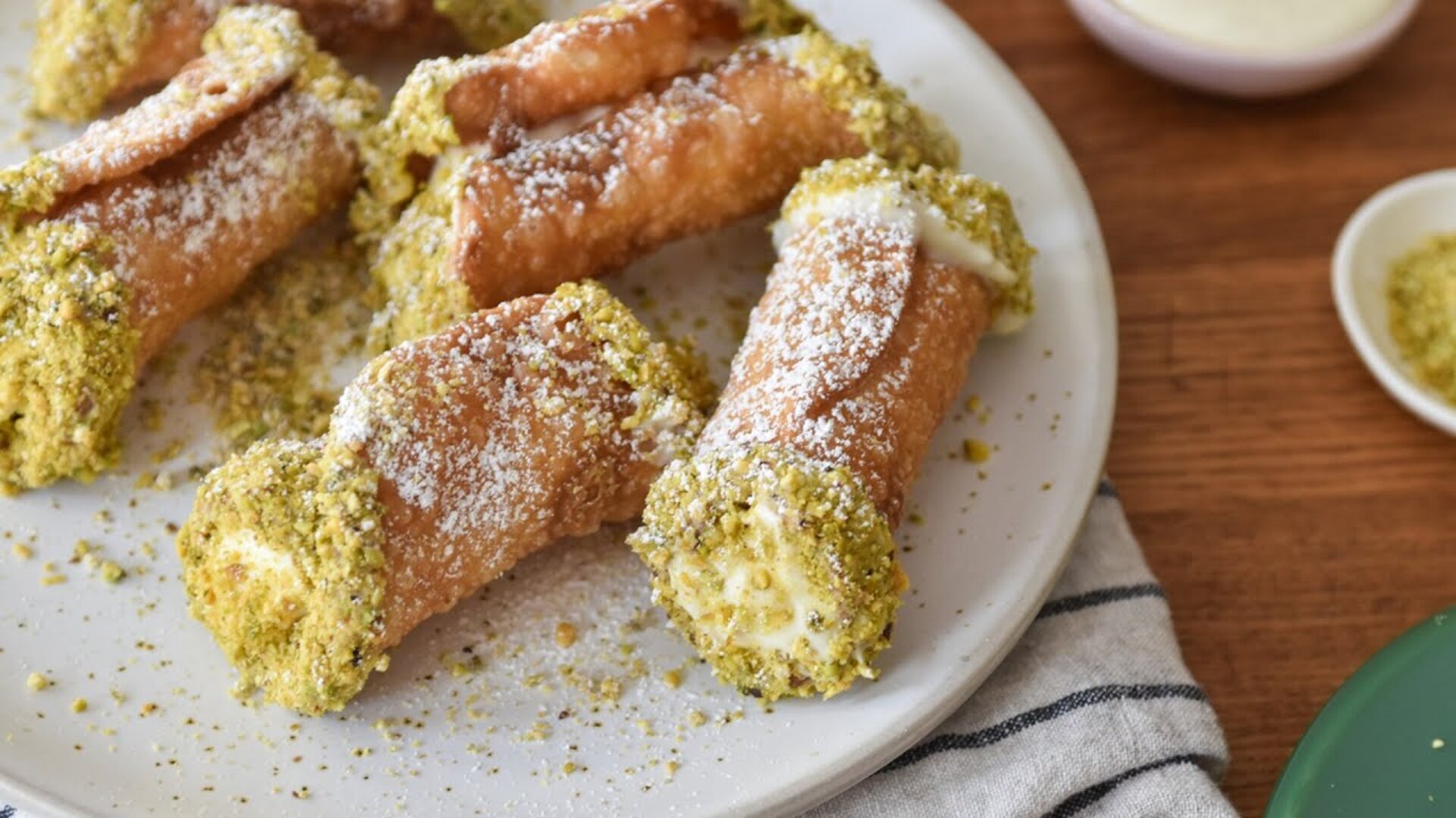 Video thumbnail for Homemade Pistachio Cannoli Recipe
