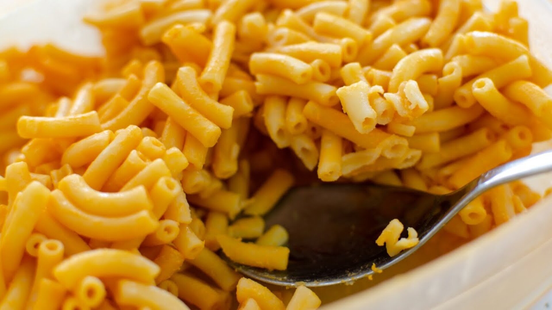 Video thumbnail for Huge Mistakes Everyone Makes When Cooking Mac And Cheese