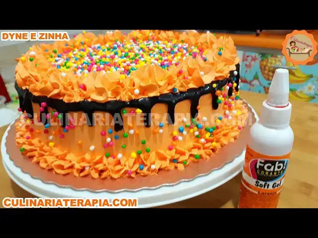 Video thumbnail for Bolo de Cenoura Decorado com Chantininho e Ganache Decorativa Para Festas