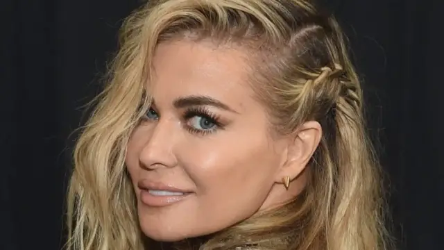 Video thumbnail for It's Pretty Clear Why Carmen Electra Isn't Around Much Anymore