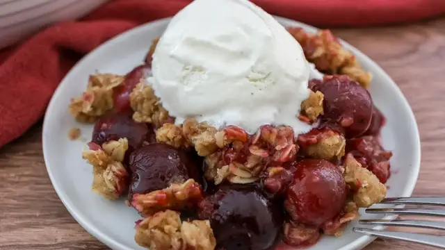 Video thumbnail for Fresh Cherry Crisp Recipe