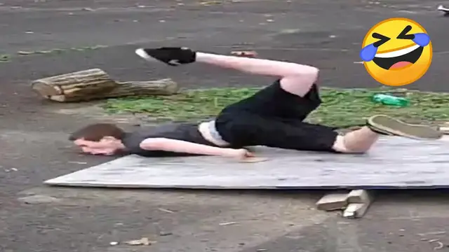 'Video thumbnail for TRY NOT TO LAUGH 😆 Best Funny Videos Compilation 😂😁😆 Memes PART 211'
