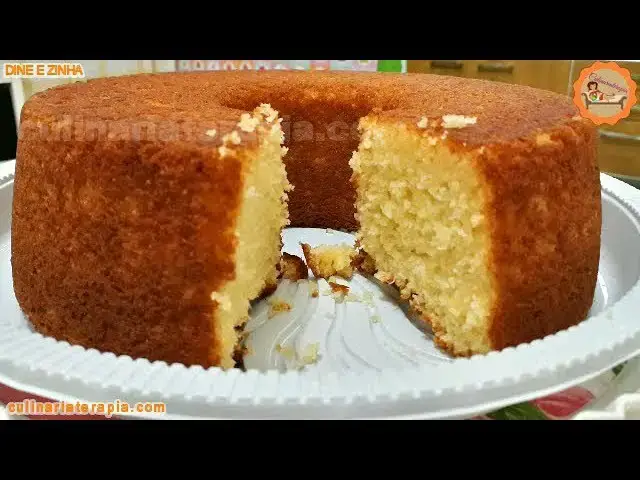 Video thumbnail for O Fantástico Bolo de Pão com Leite Condensado e Coco