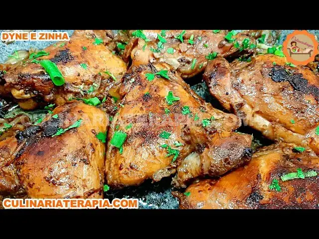 Video thumbnail for Frango Assado Dourado de Panela, Sem Óleo e Sem Açúcar Fácil e Rápido - Dyne e Zinha