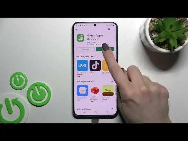 'Video thumbnail for How to Install iPhone Keyboard on SAMSUNG Galaxy S22+ // Green Apple Keyboard App'